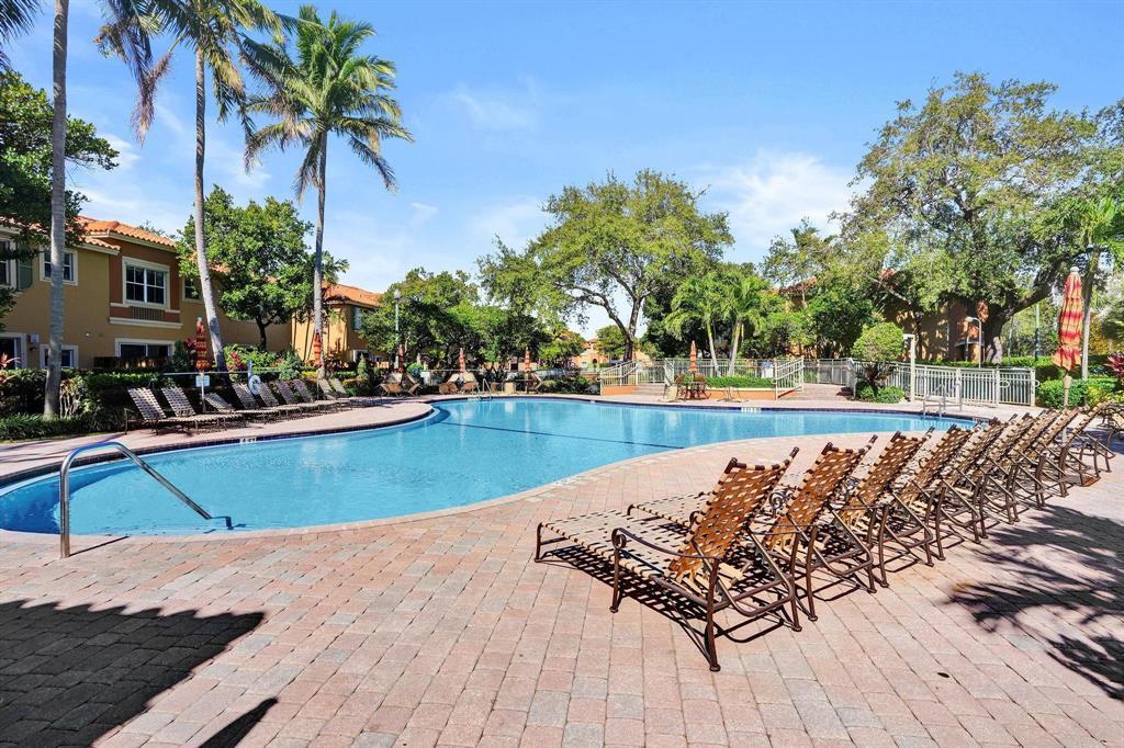 VILLAS AT HARBOR ISLES CONDO - Residential