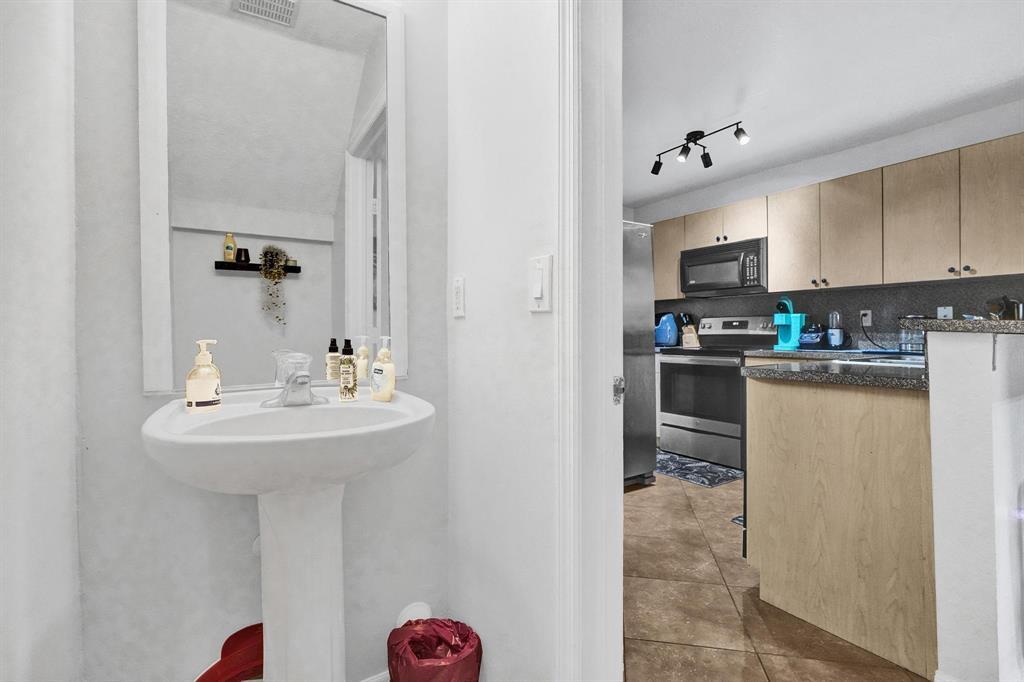 VILLAS AT HARBOR ISLES CONDO - Residential