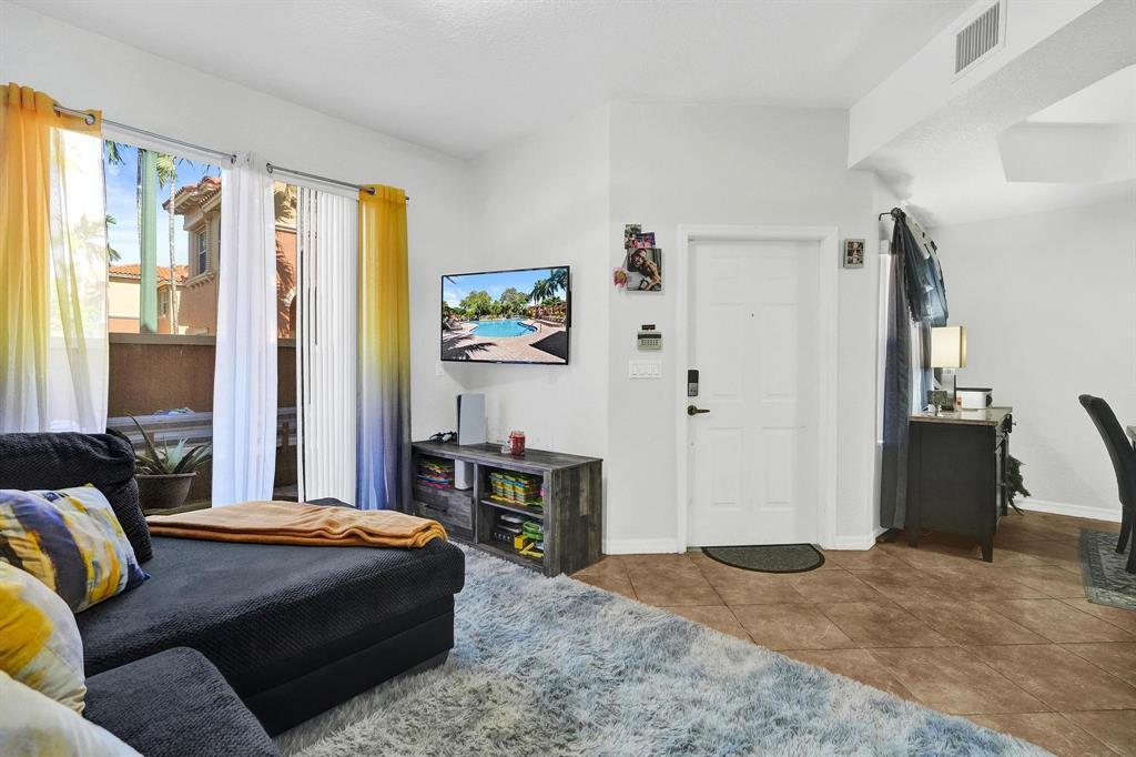 VILLAS AT HARBOR ISLES CONDO - Residential