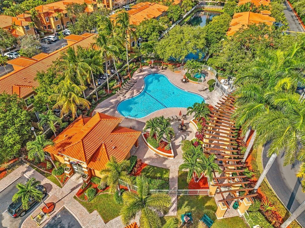 VILLAS AT HARBOR ISLES CONDO - Residential