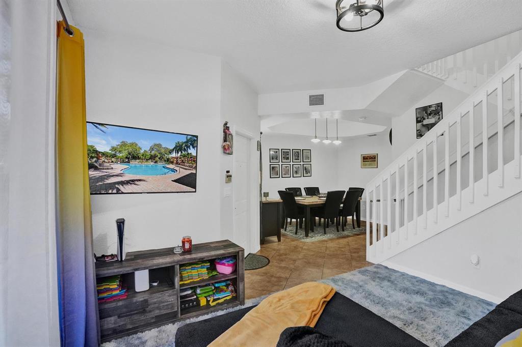 VILLAS AT HARBOR ISLES CONDO - Residential