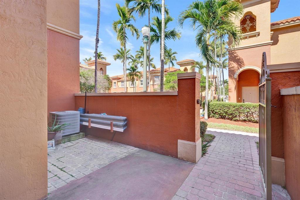 VILLAS AT HARBOR ISLES CONDO - Residential