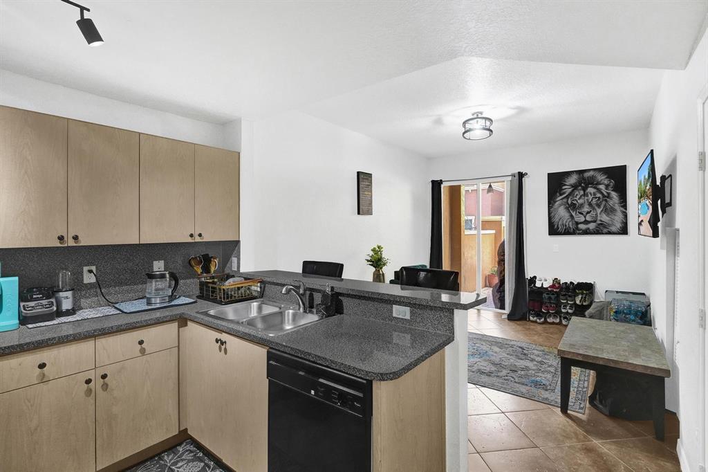 VILLAS AT HARBOR ISLES CONDO - Residential