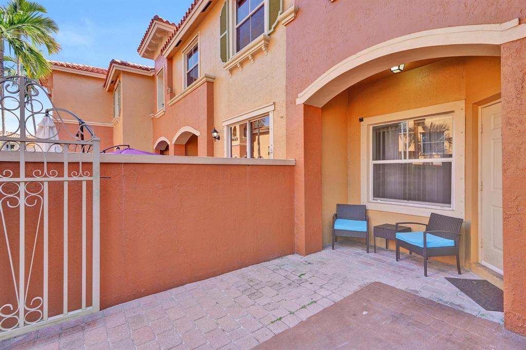 VILLAS AT HARBOR ISLES CONDO - Residential