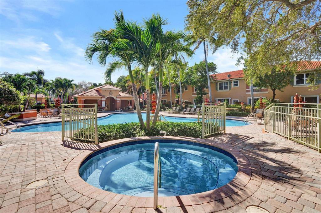 VILLAS AT HARBOR ISLES CONDO - Residential