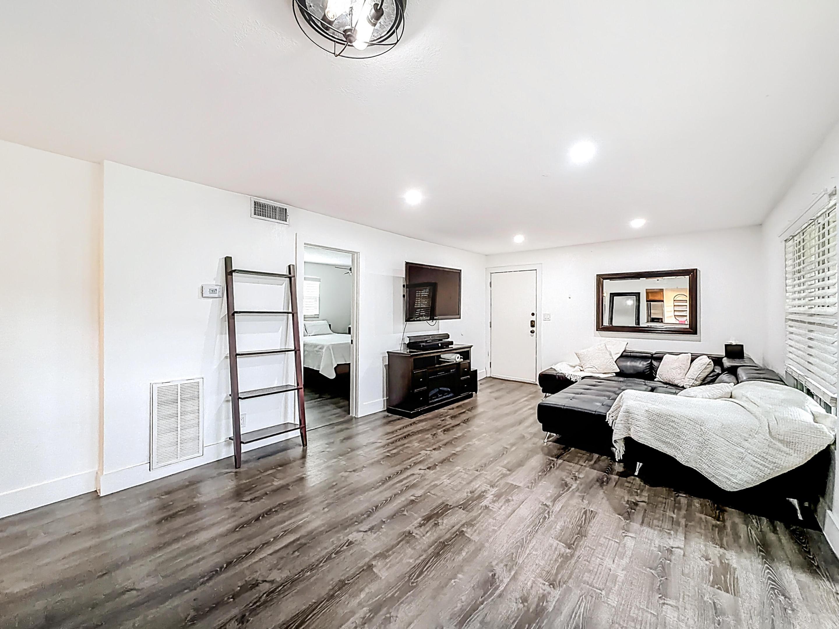 GARDEN ISLE VILLAS CONDO - Residential