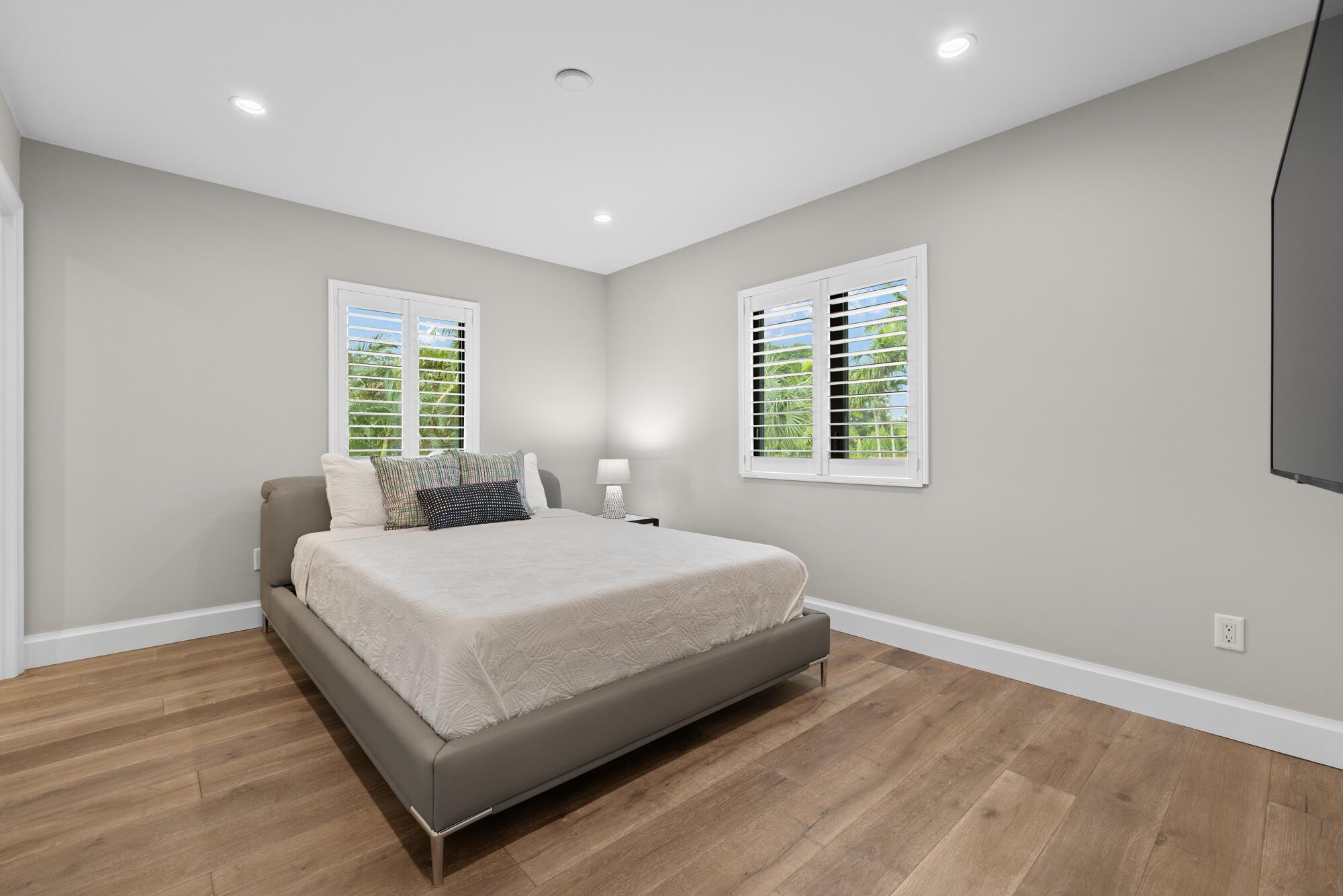 LAKE FLORESTA PARK - Residential