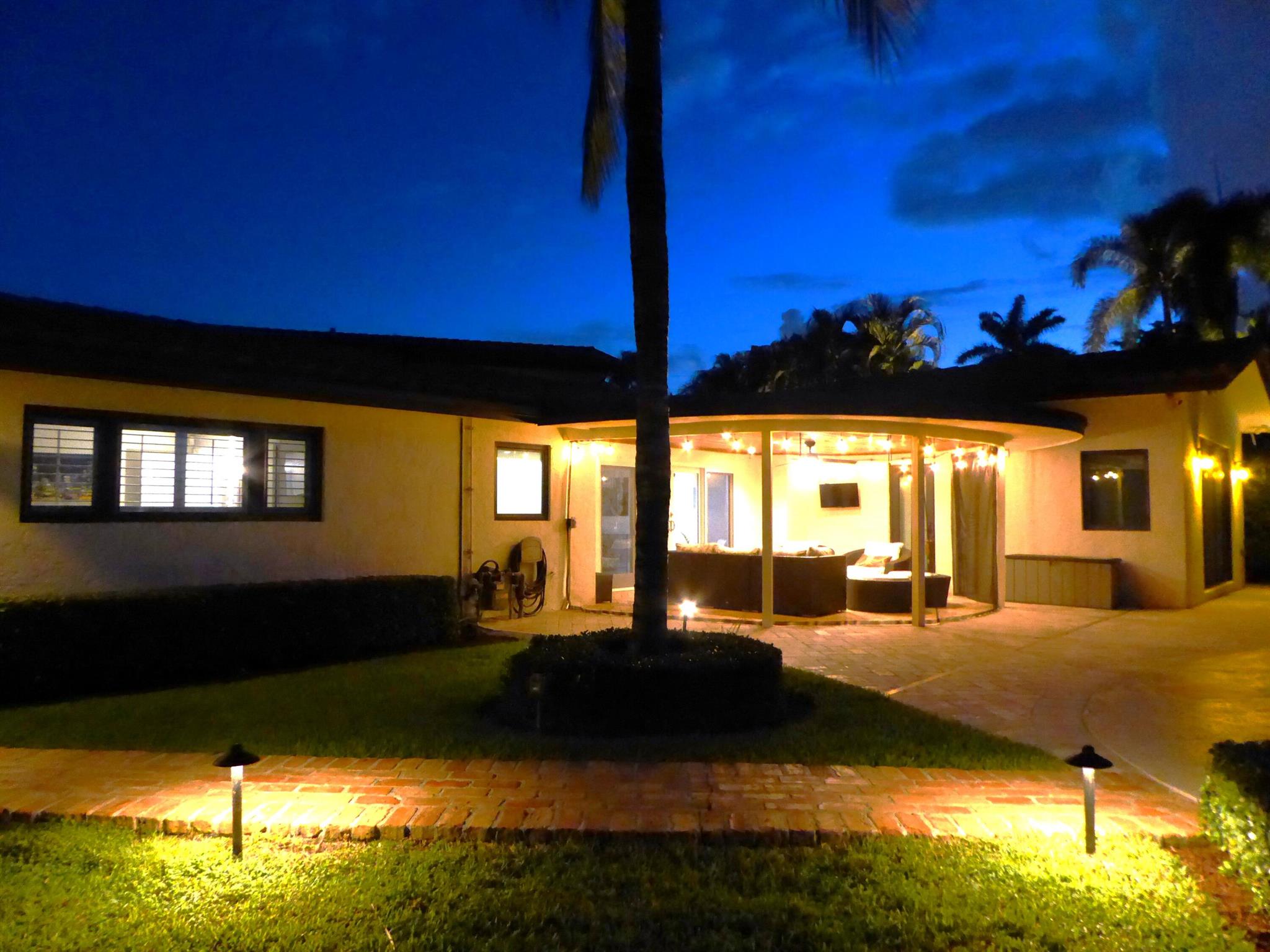 LAKE FLORESTA PARK - Residential