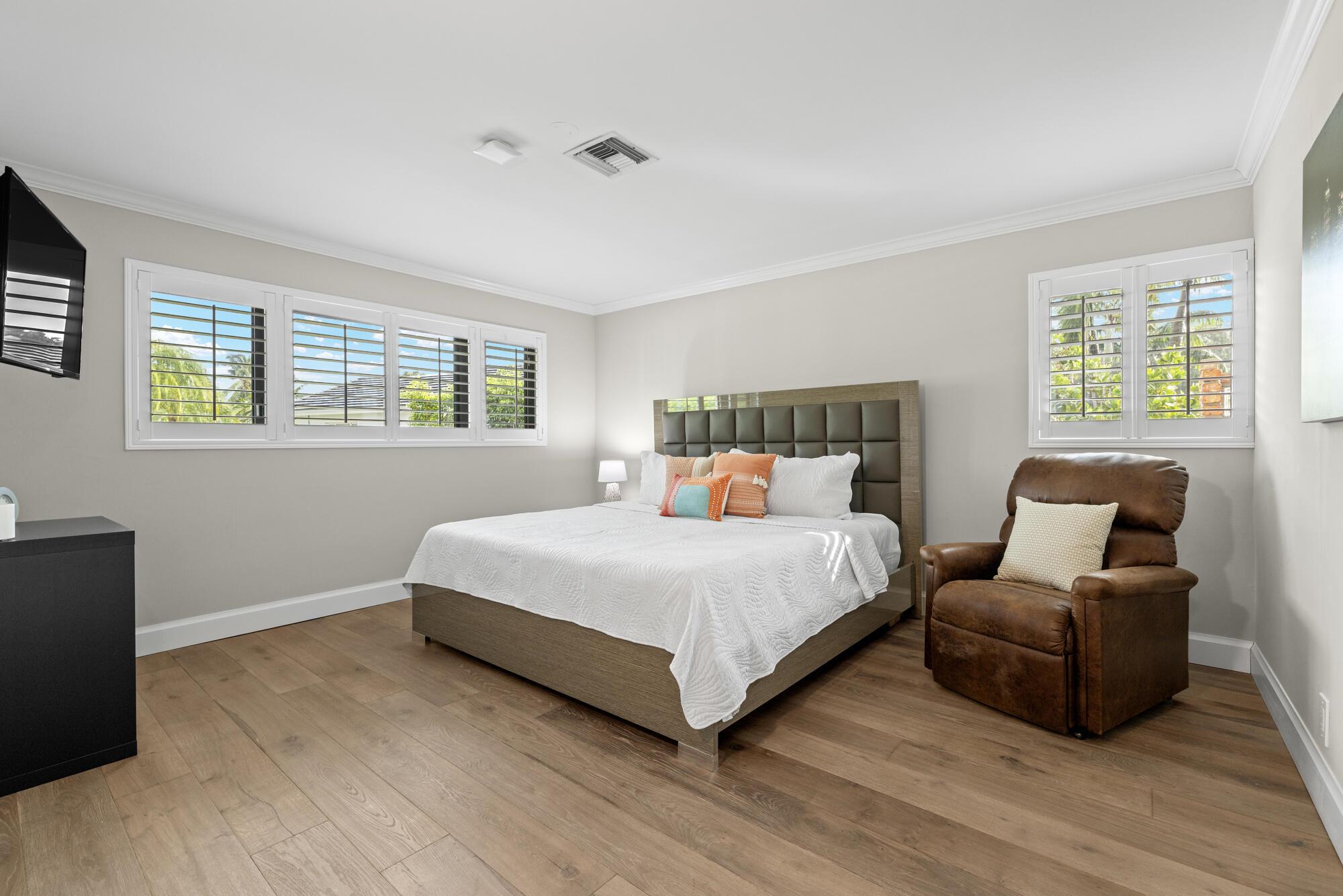 LAKE FLORESTA PARK - Residential