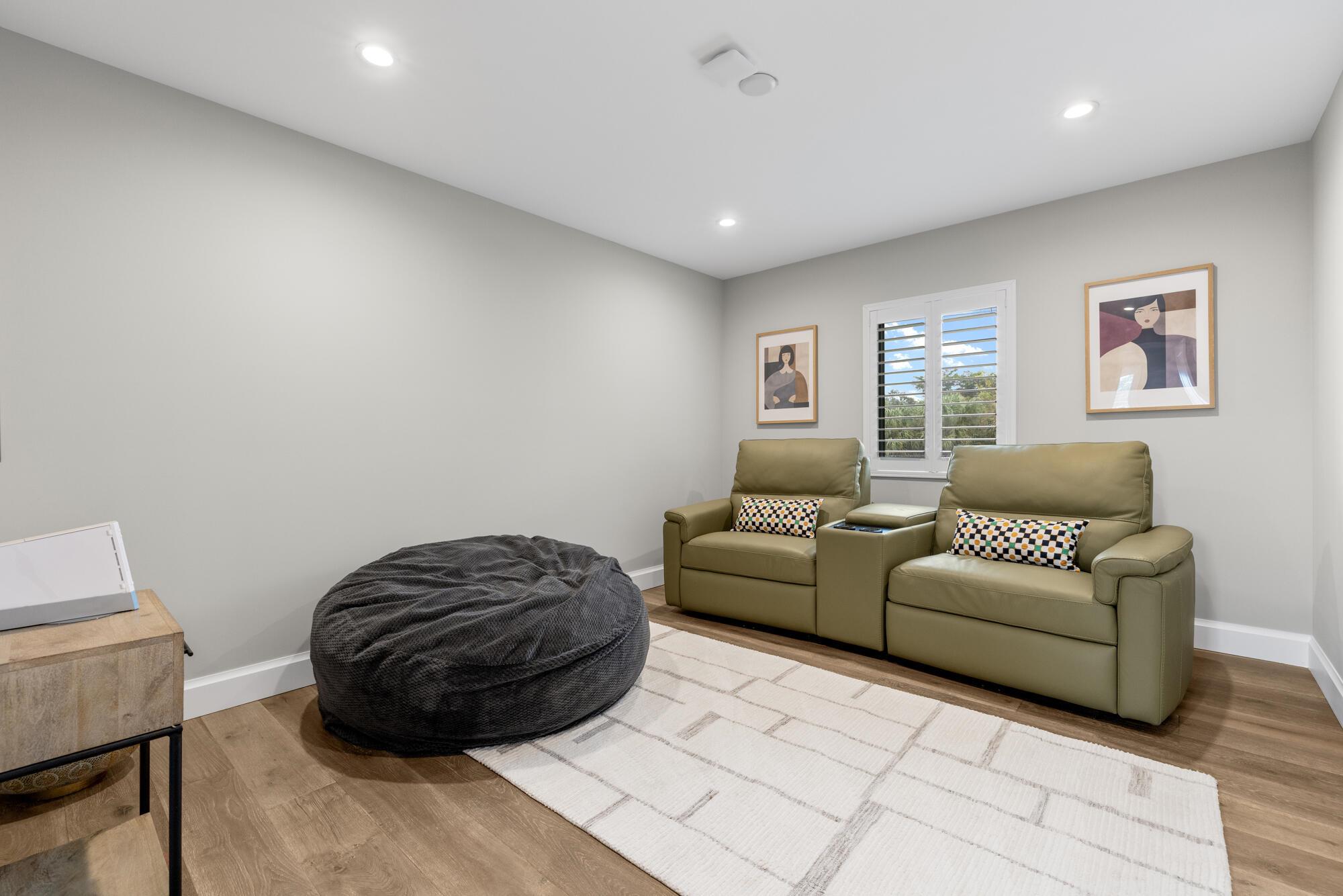 LAKE FLORESTA PARK - Residential