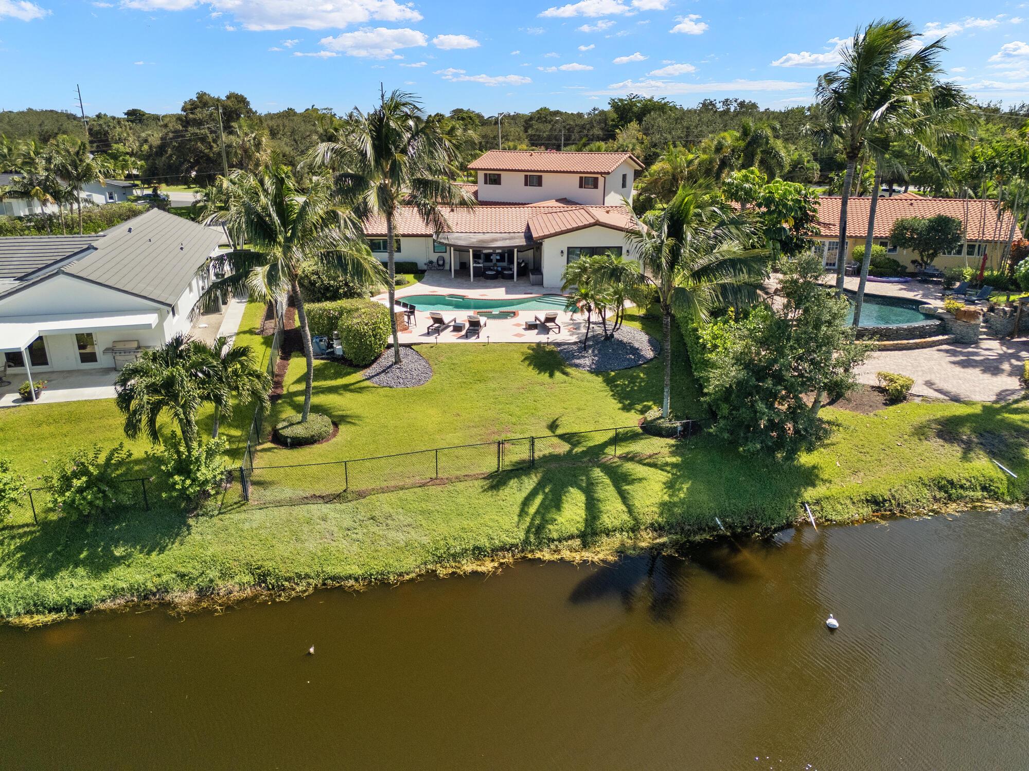 LAKE FLORESTA PARK - Residential