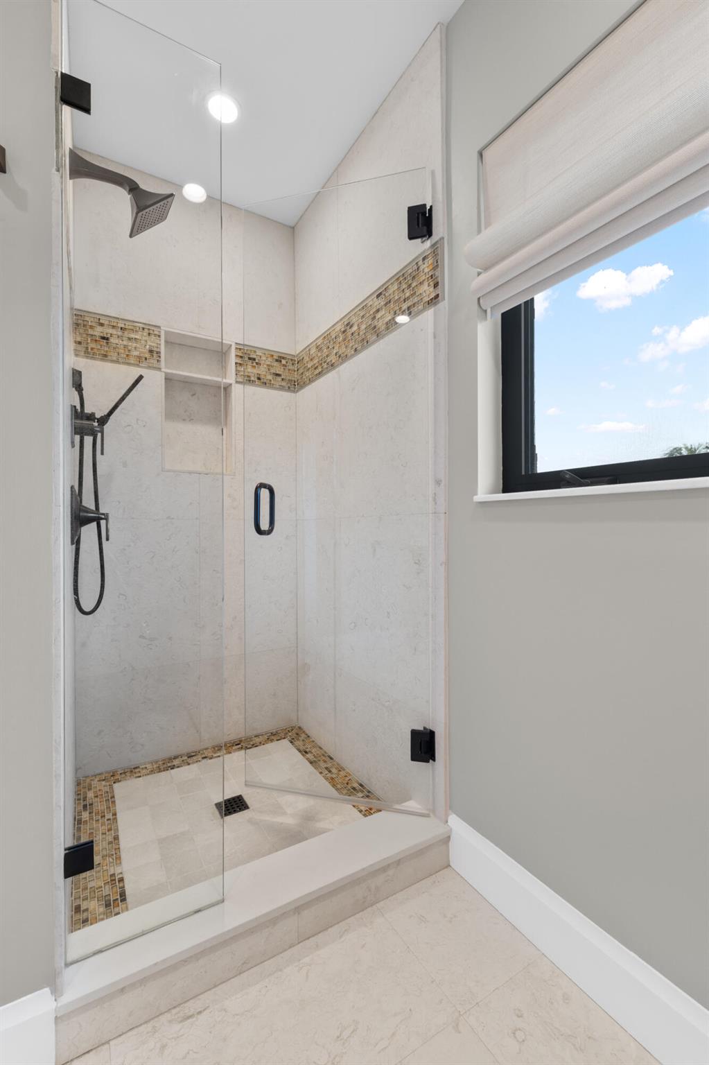 LAKE FLORESTA PARK - Residential