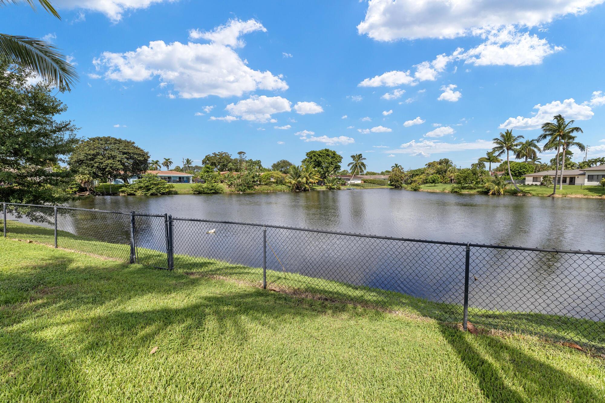 LAKE FLORESTA PARK - Residential