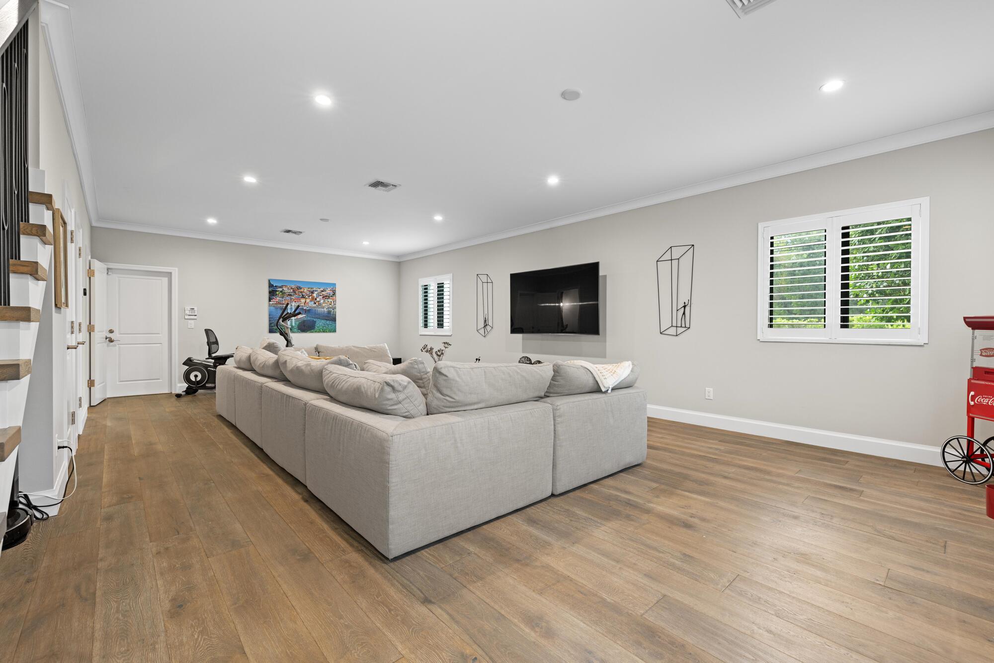 LAKE FLORESTA PARK - Residential