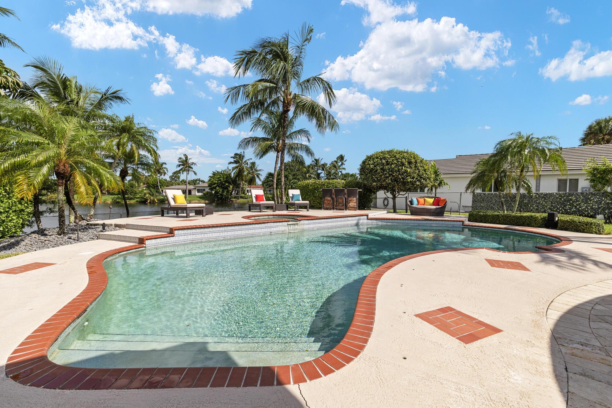 LAKE FLORESTA PARK - Residential