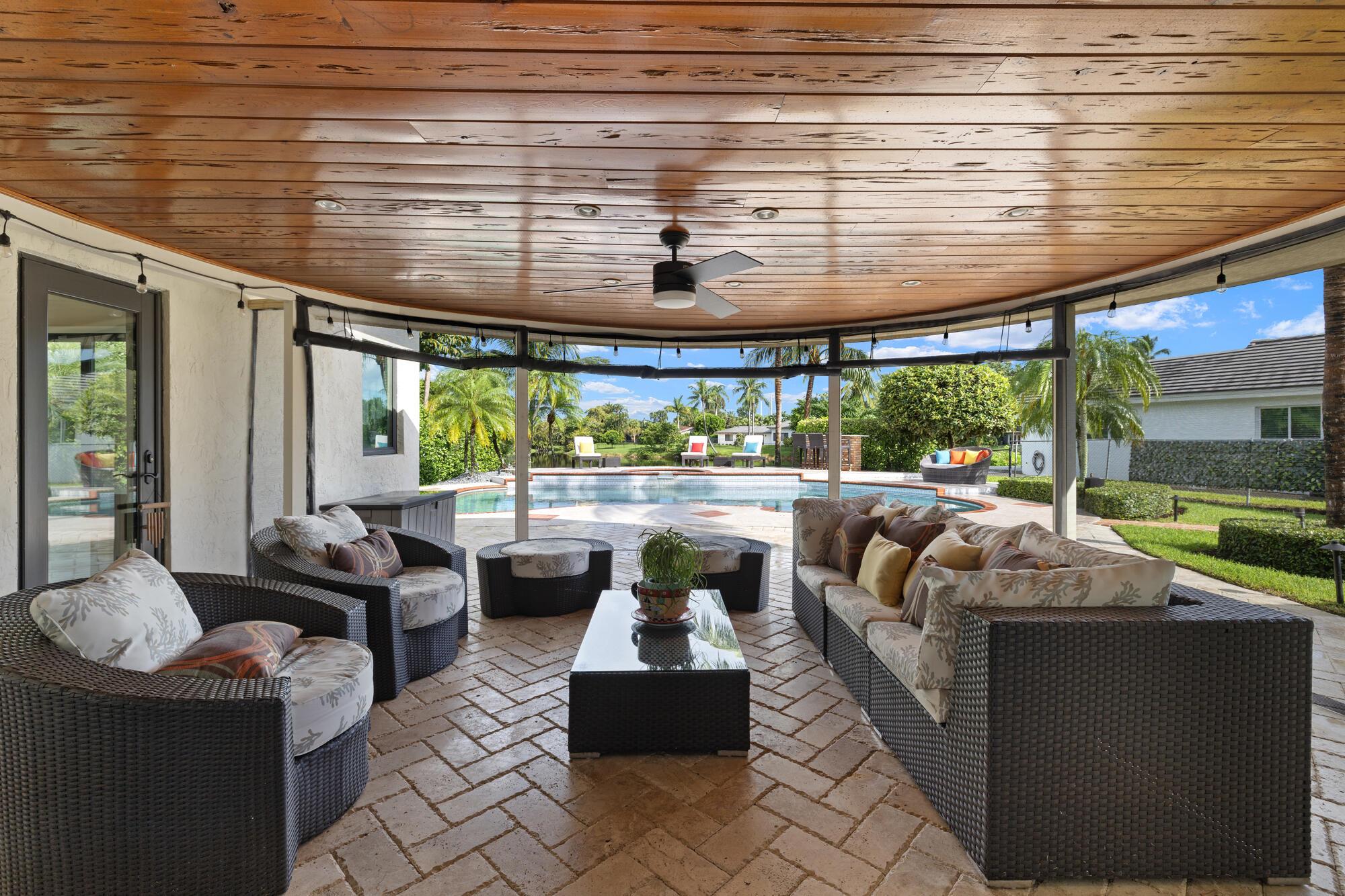 LAKE FLORESTA PARK - Residential