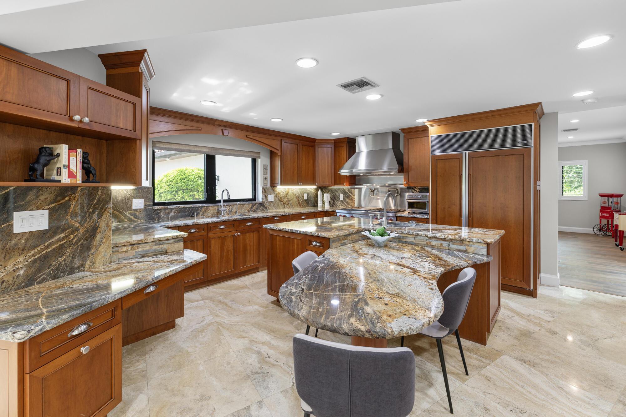 LAKE FLORESTA PARK - Residential