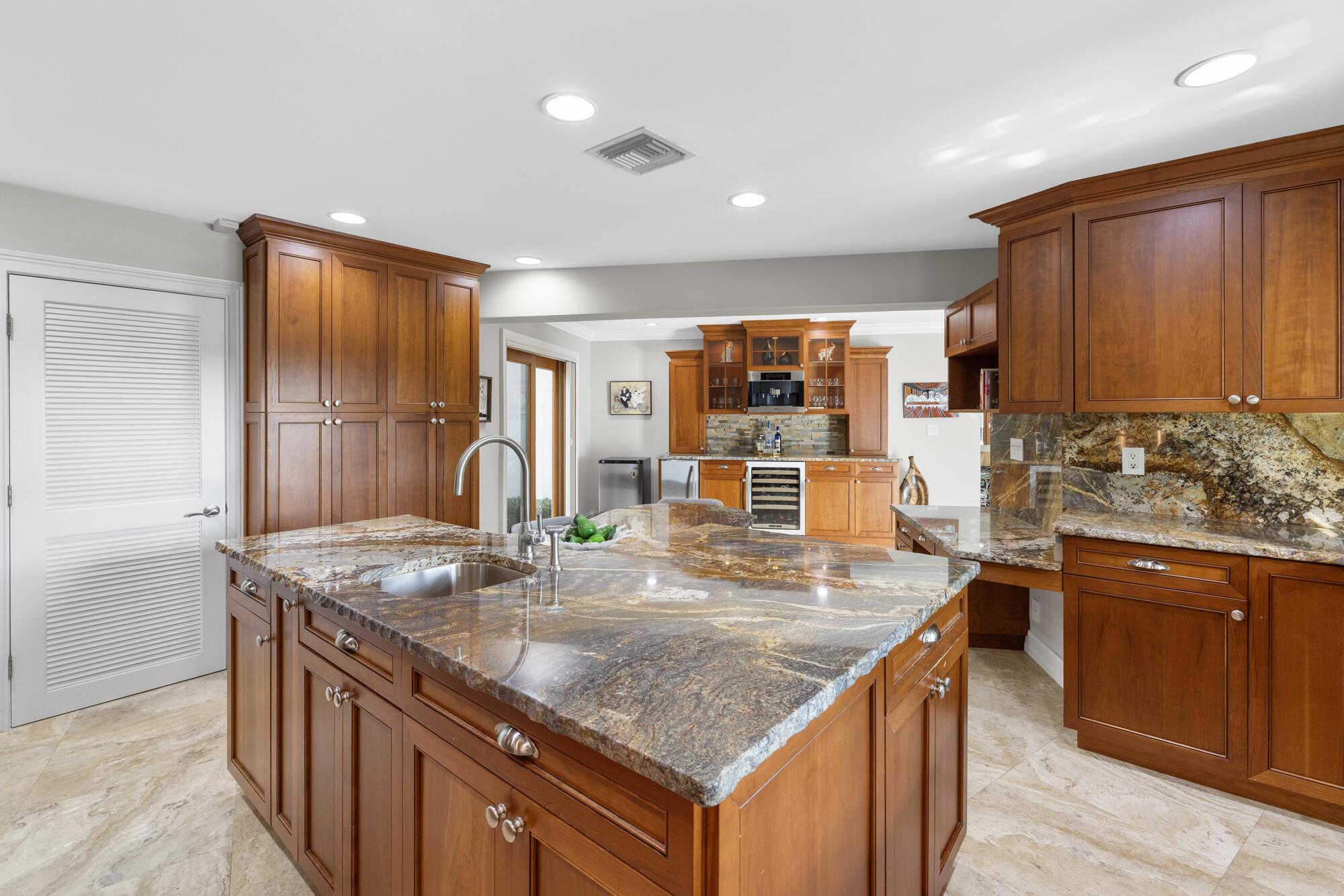 LAKE FLORESTA PARK - Residential