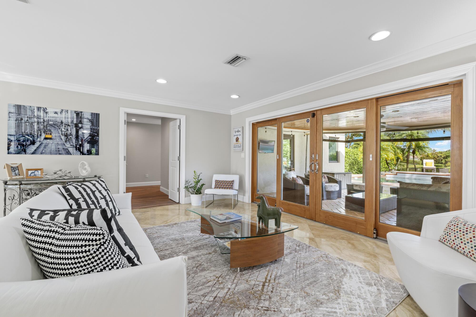 LAKE FLORESTA PARK - Residential