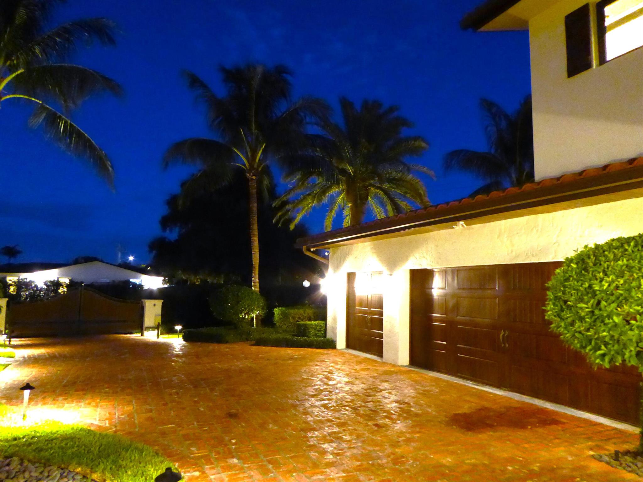 LAKE FLORESTA PARK - Residential