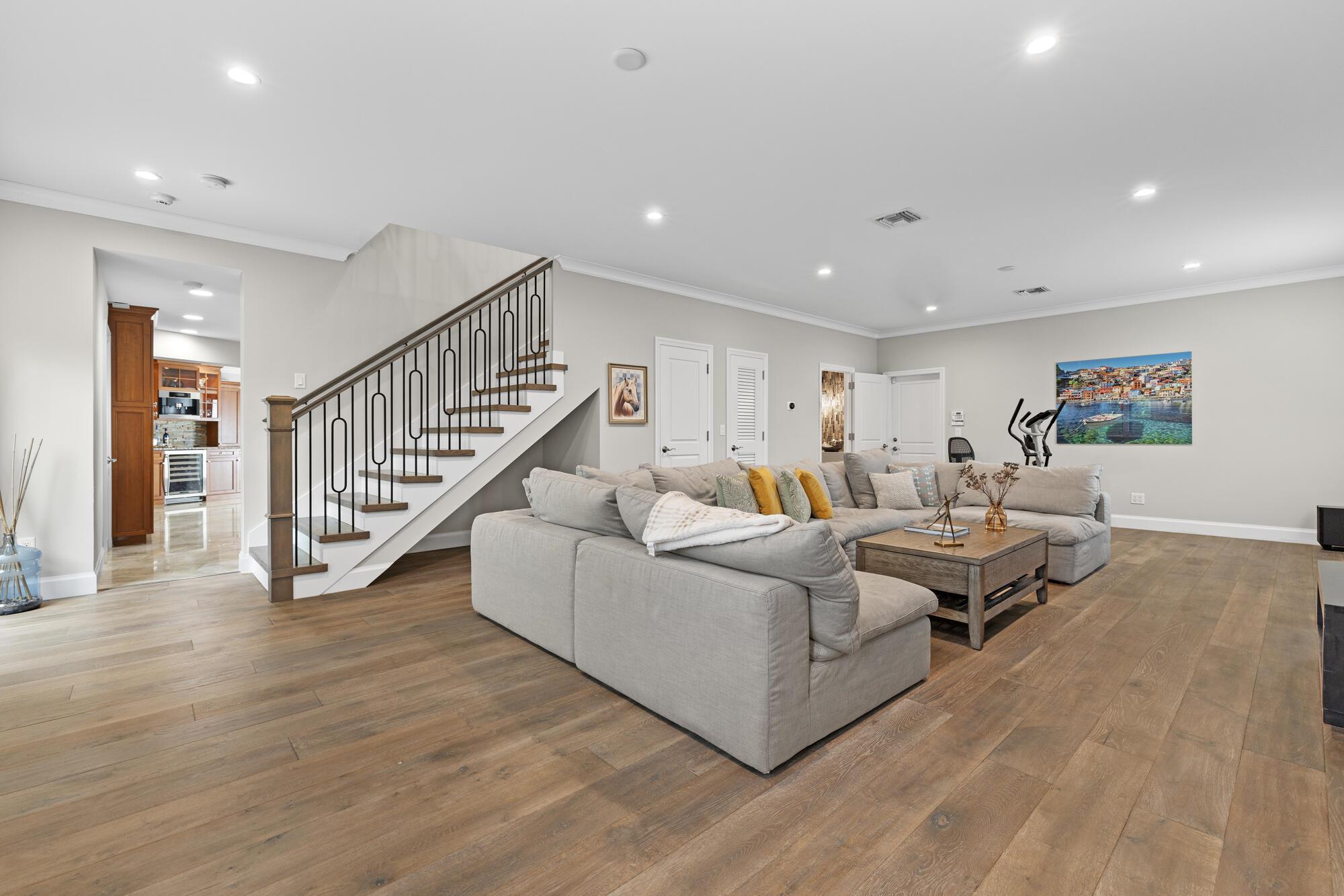 LAKE FLORESTA PARK - Residential