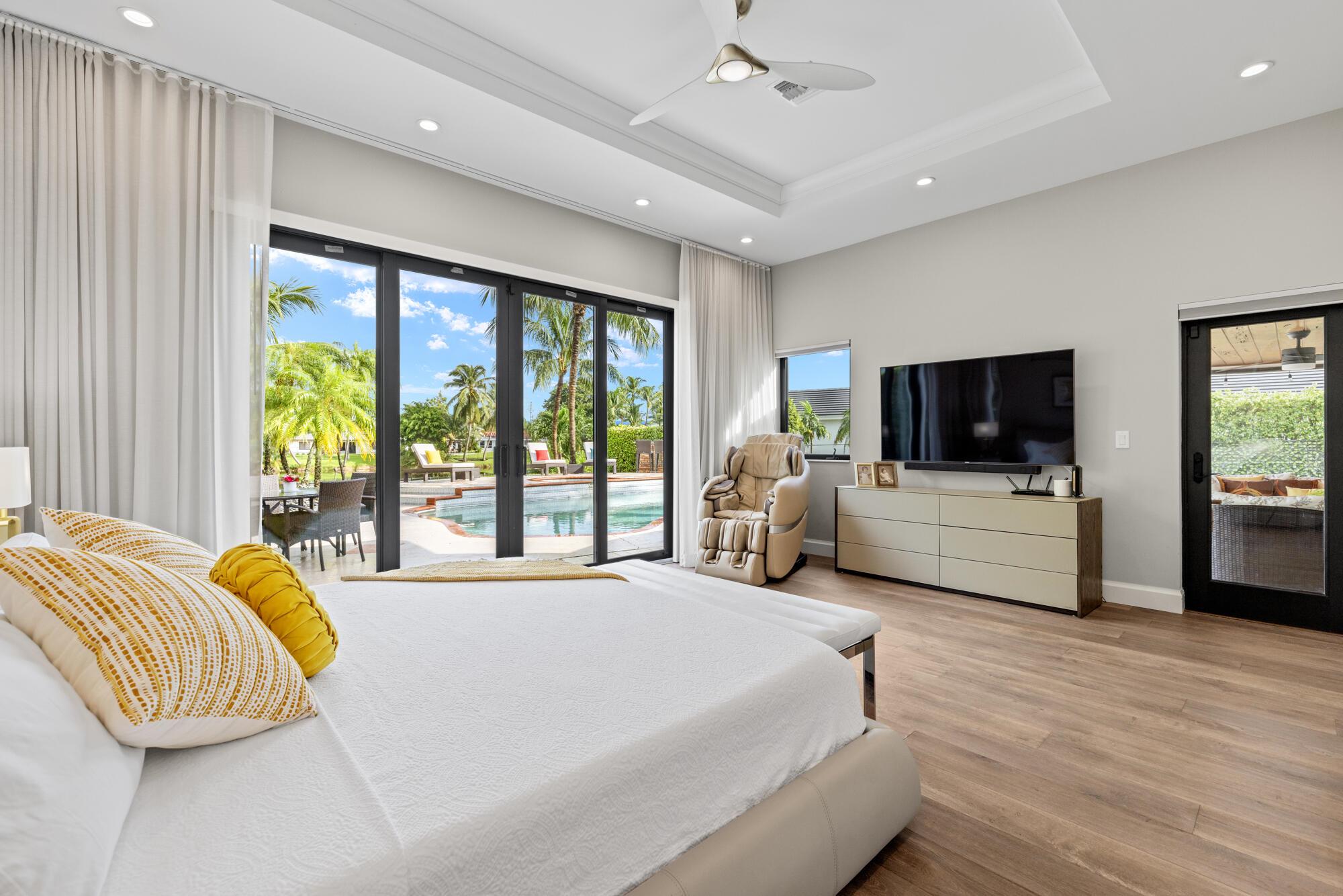 LAKE FLORESTA PARK - Residential