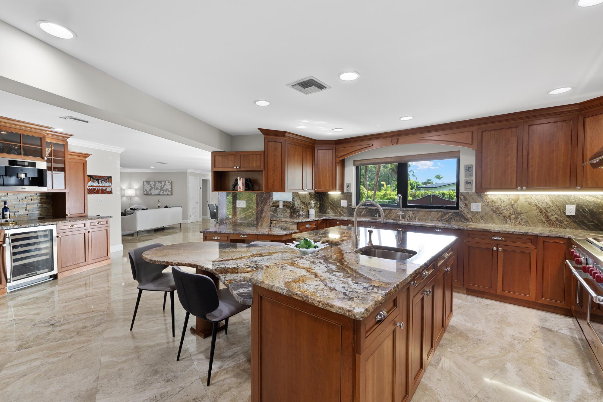 LAKE FLORESTA PARK - Residential