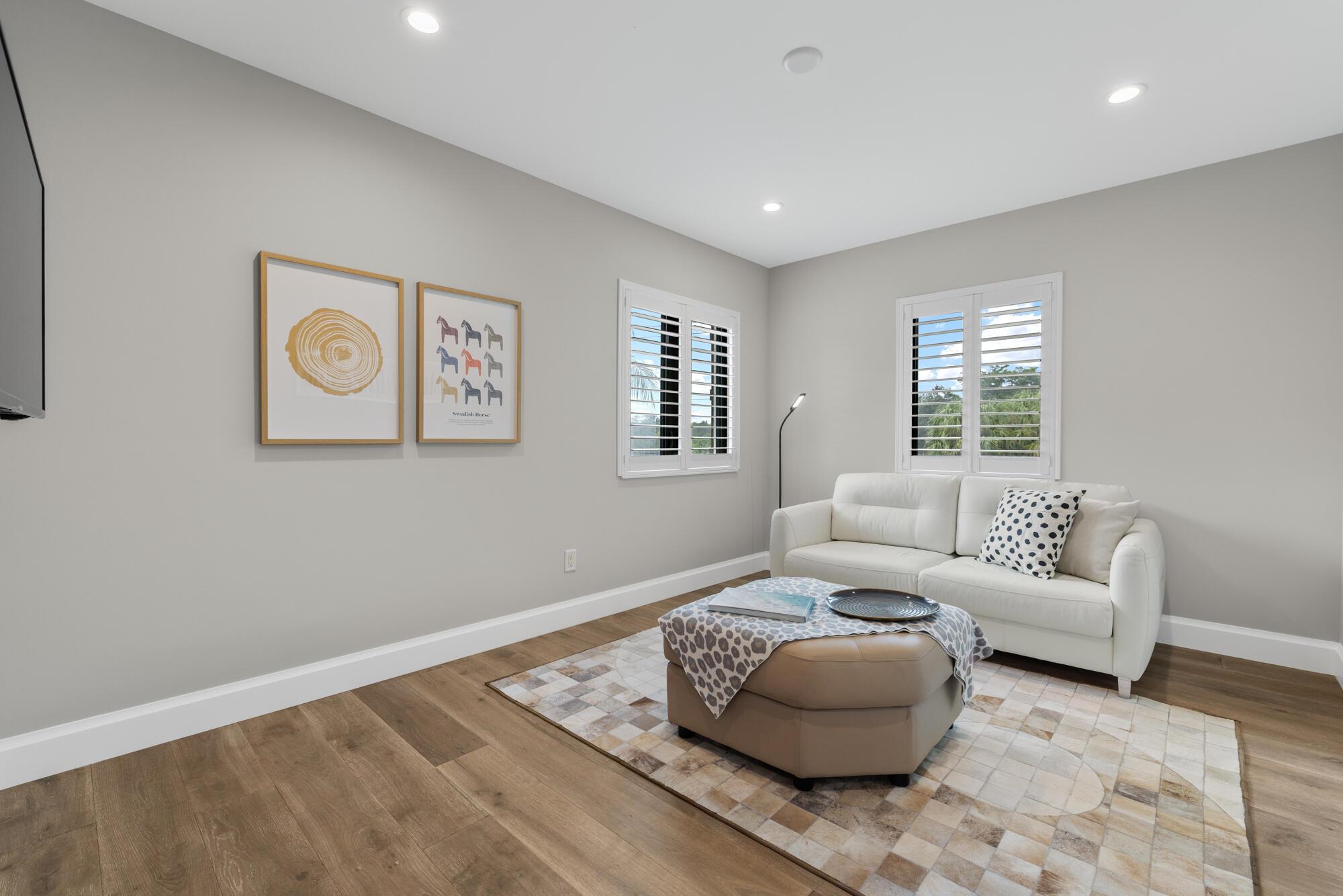 LAKE FLORESTA PARK - Residential