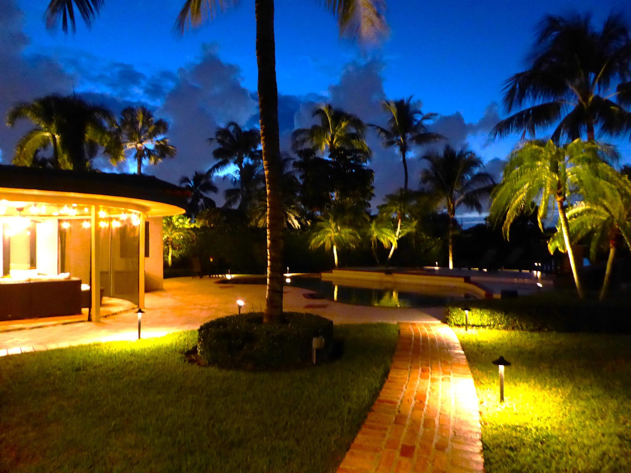 LAKE FLORESTA PARK - Residential