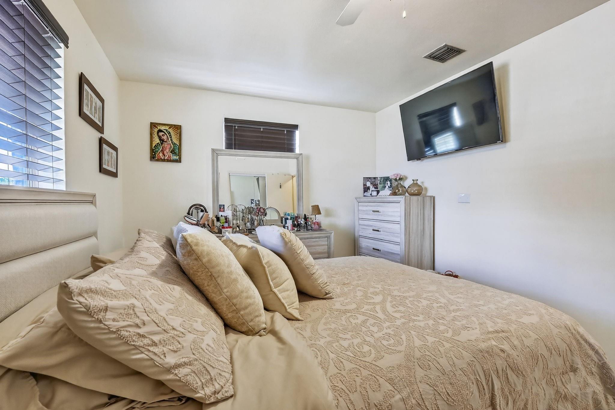 Broadview Country Club Es - Residential
