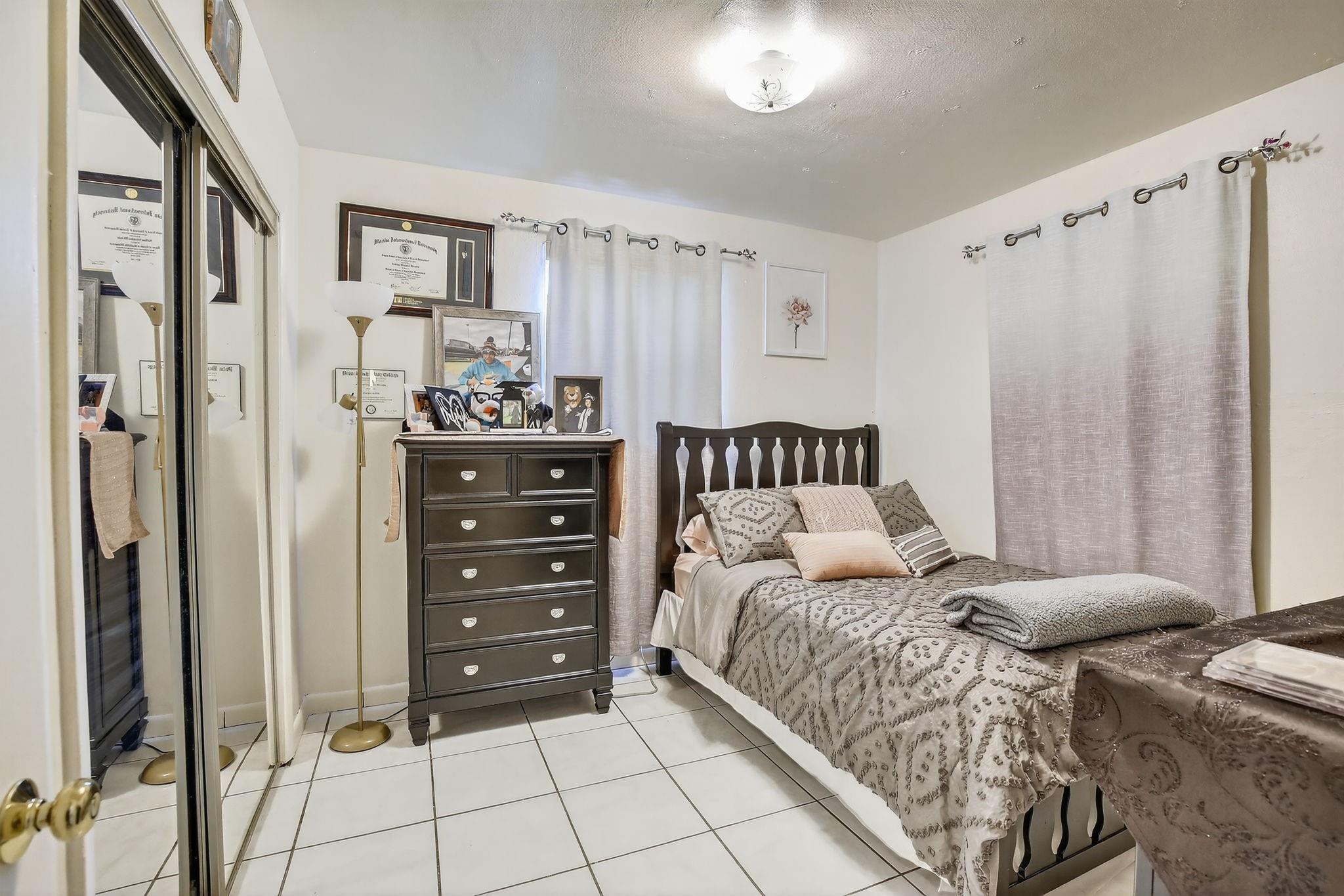 Broadview Country Club Es - Residential