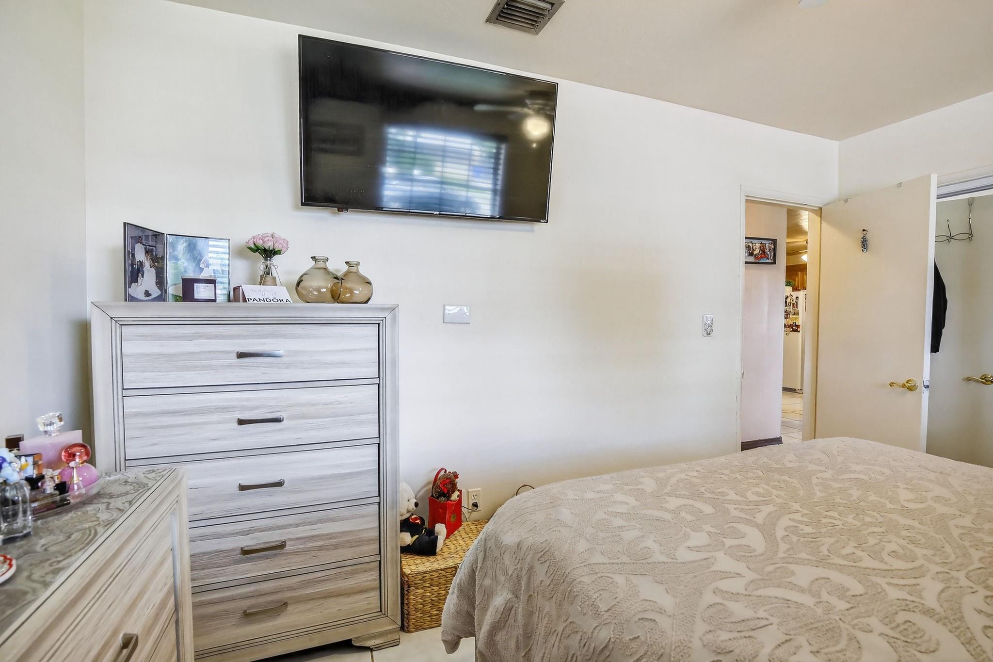 Broadview Country Club Es - Residential
