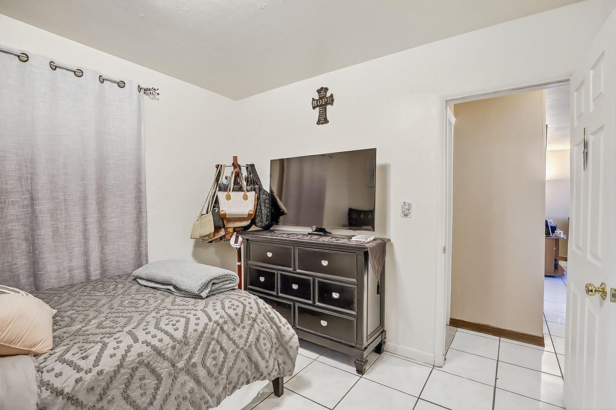 Broadview Country Club Es - Residential