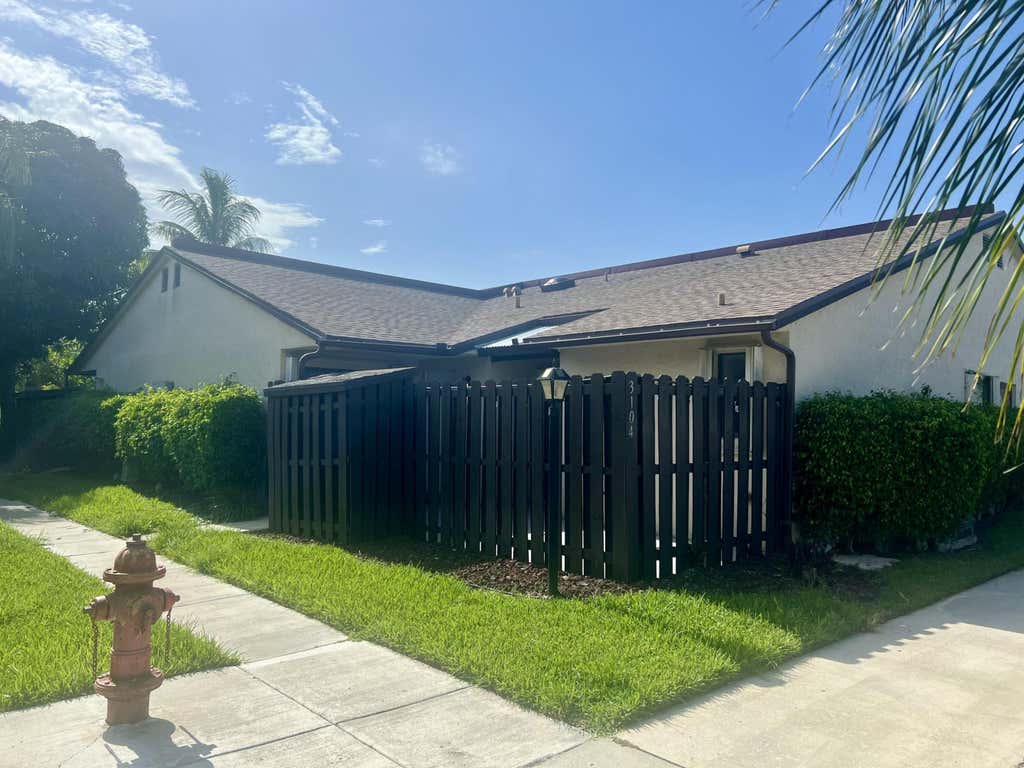 Photo of 3104 Waterview Circle, Palm Springs, FL 33461 (MLS # B26051898)