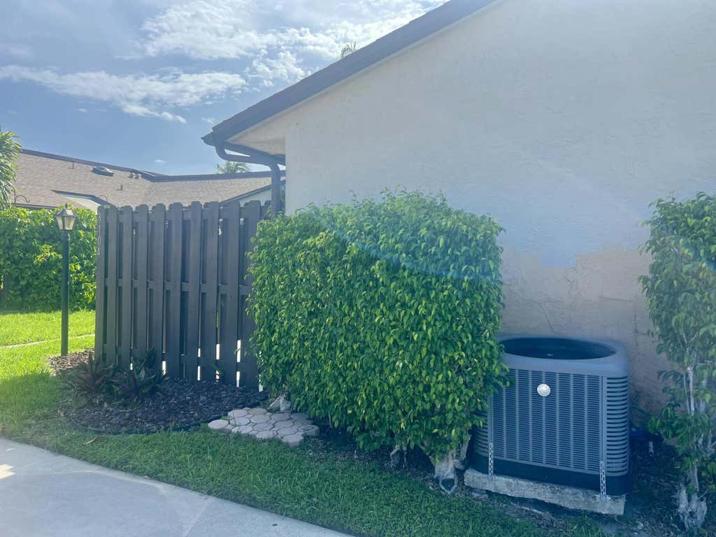 Photo of 3104 Waterview Circle, Palm Springs, FL 33461 (MLS # B26051898)