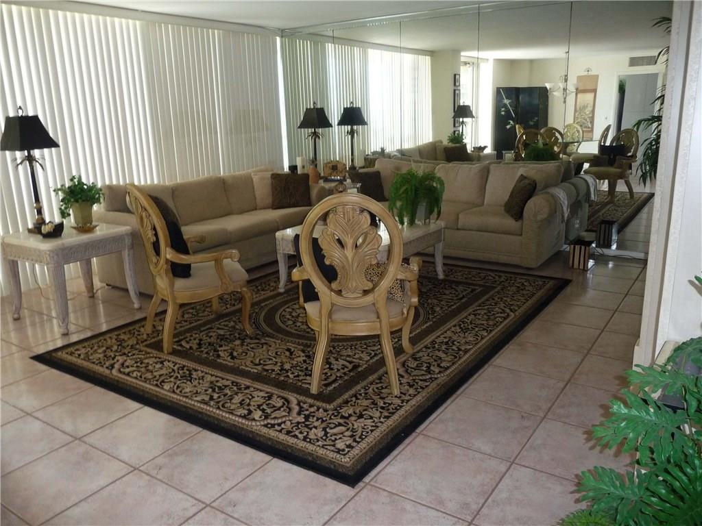 PLAZA SOUTH - Residential