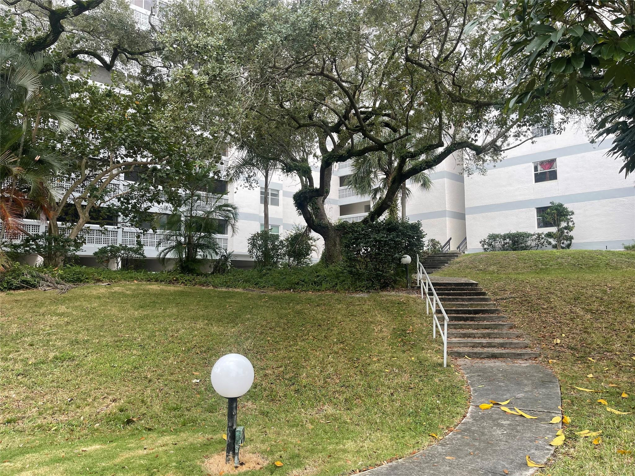 Lakes of Inverrary - Residential