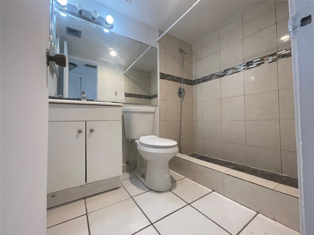 Lakes of Inverrary - Residential