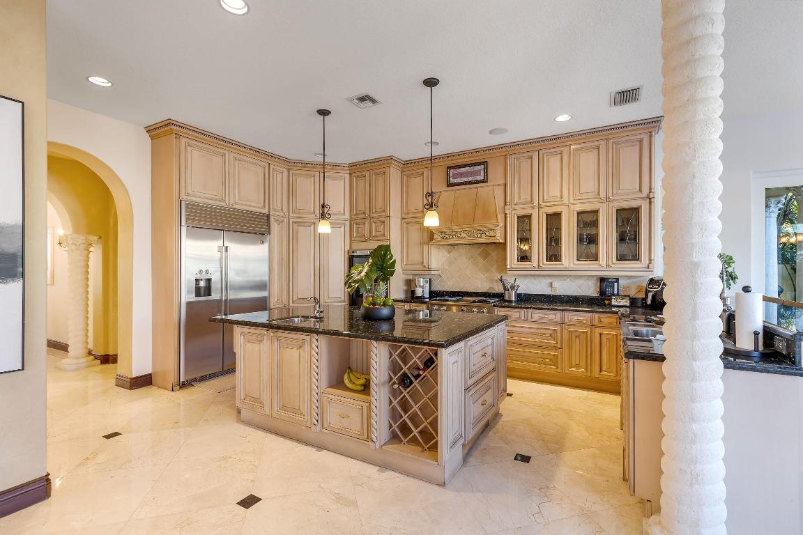 TROPIC ISLE - Residential