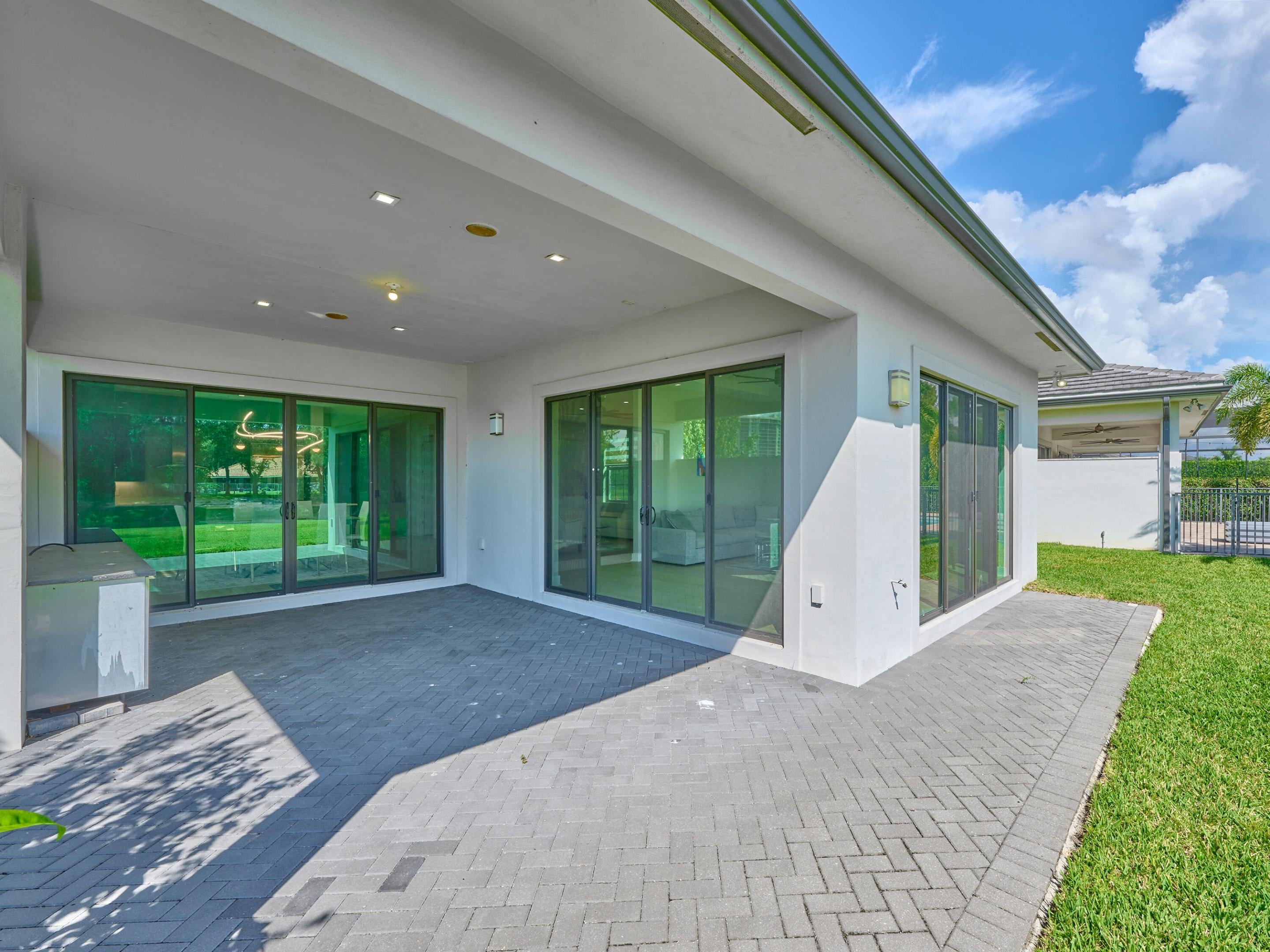 2807 GIN BERRY Way