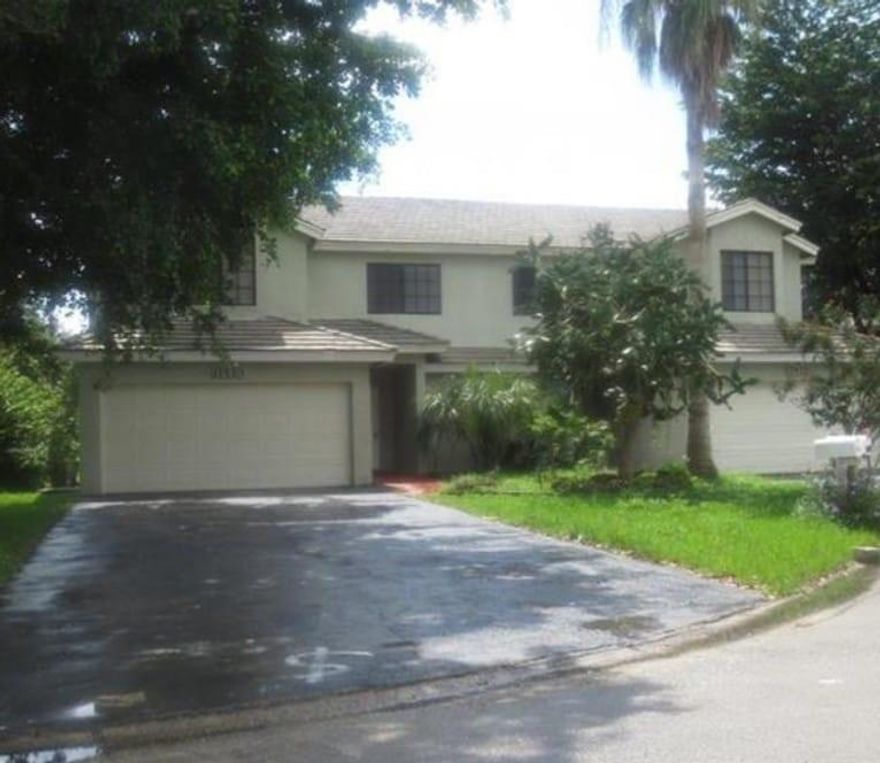 COMPLETELY REMODELED DUPLEX!! MUST SEE!! Huge 3 bedroom 2 1/2 bath. Two floors with huge 25 ft ceilings! 2 car garage. Walk in closets. All NEW stainless steel appliances including brand new washer and dryer in laundry room. Freshly painted interior and exterior with new kitchen with granite countertops, Huge stainless steel sink! Great location down the block from the new Costco, as well as close to the Coral Springs sports complex. Right next do the New Downtown Coral Springs with all the new development! Less then 5 minute drive to the sawgrass expressway, and easy access to major highways. Great schools and shopping near by.