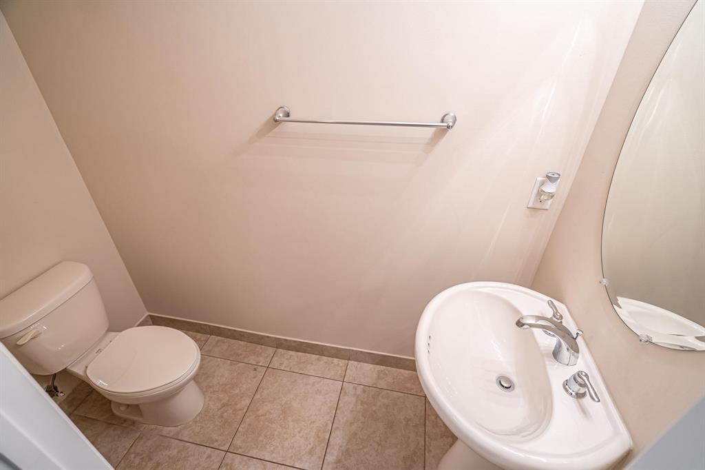 COLONY RESERVE - Residential Lease