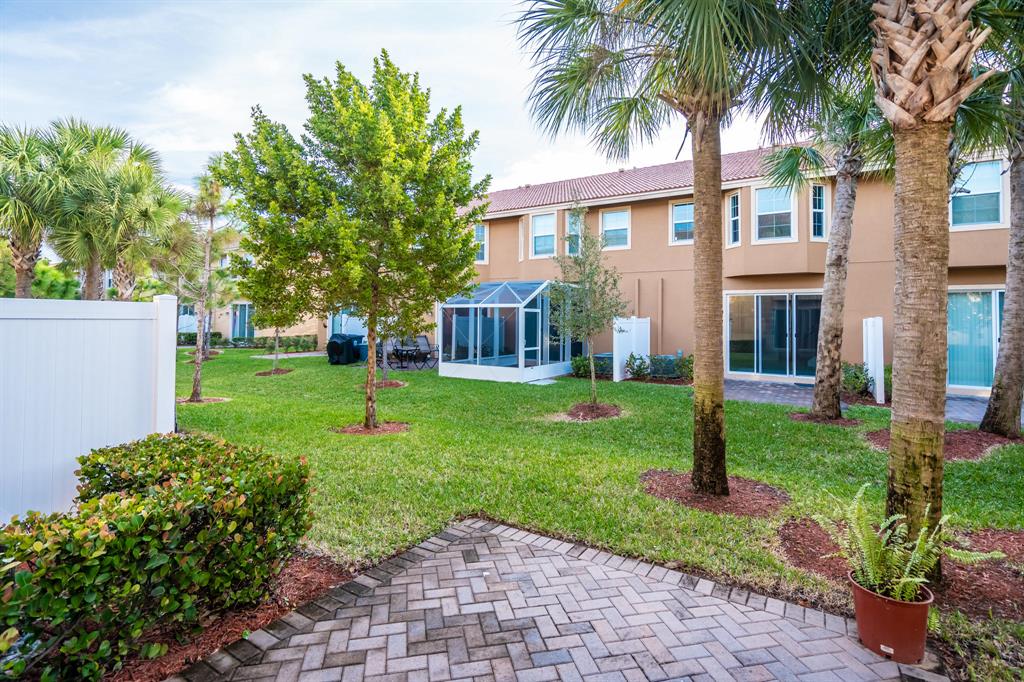 COLONY RESERVE - Residential Lease