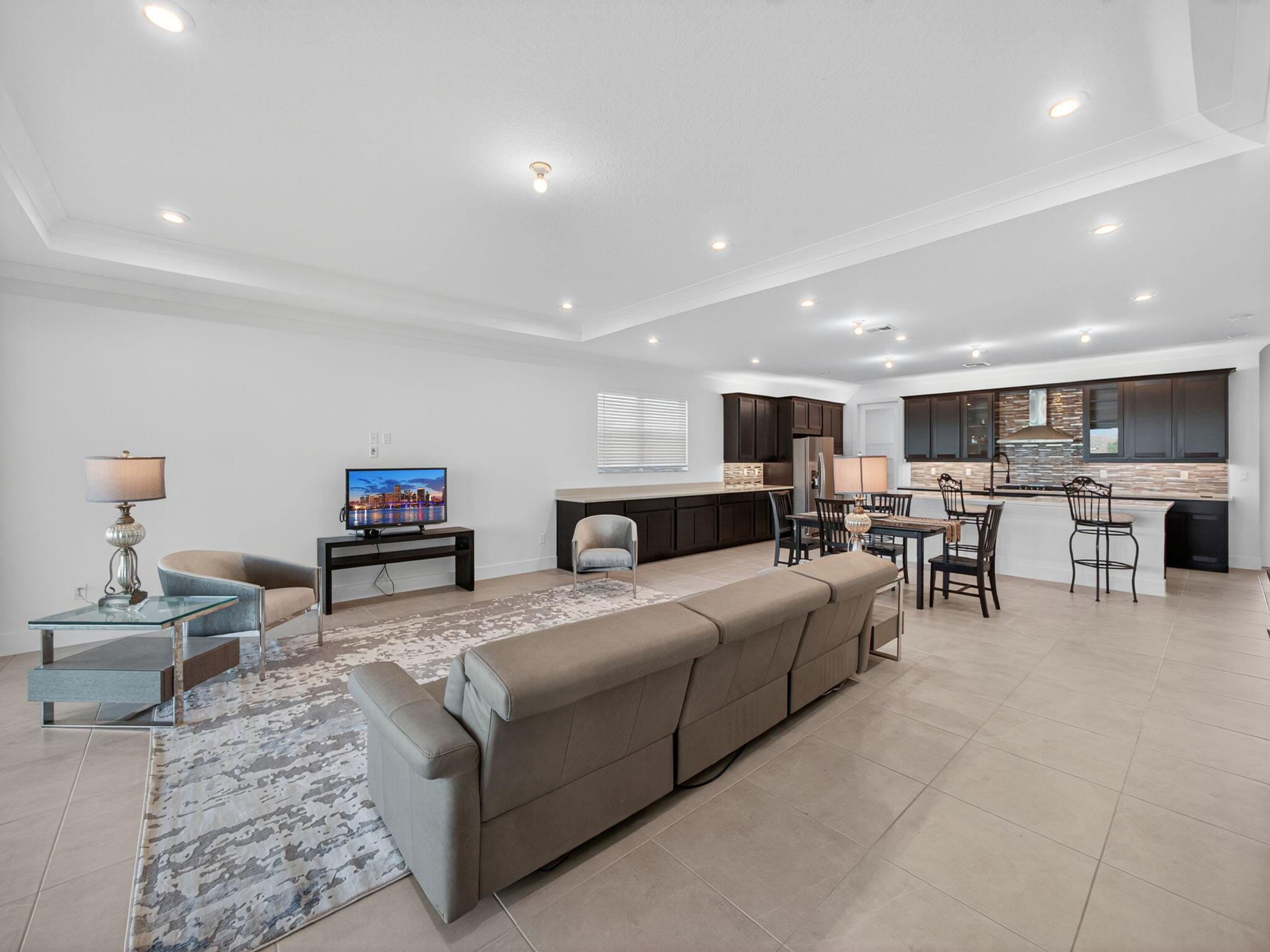 TELARO AT SOUTHERN GROVE - Residential