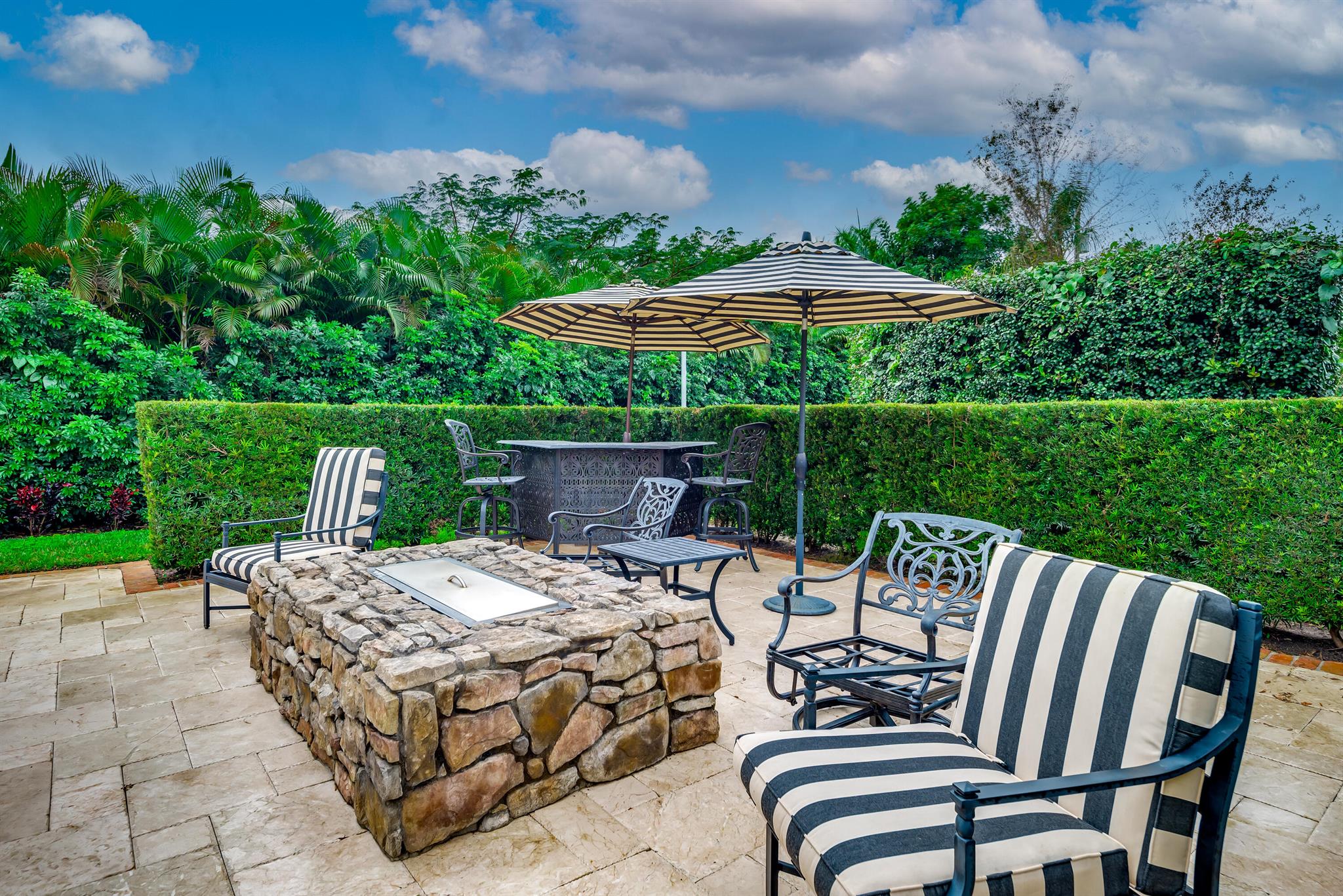 BONIELLOS ACRES - Residential