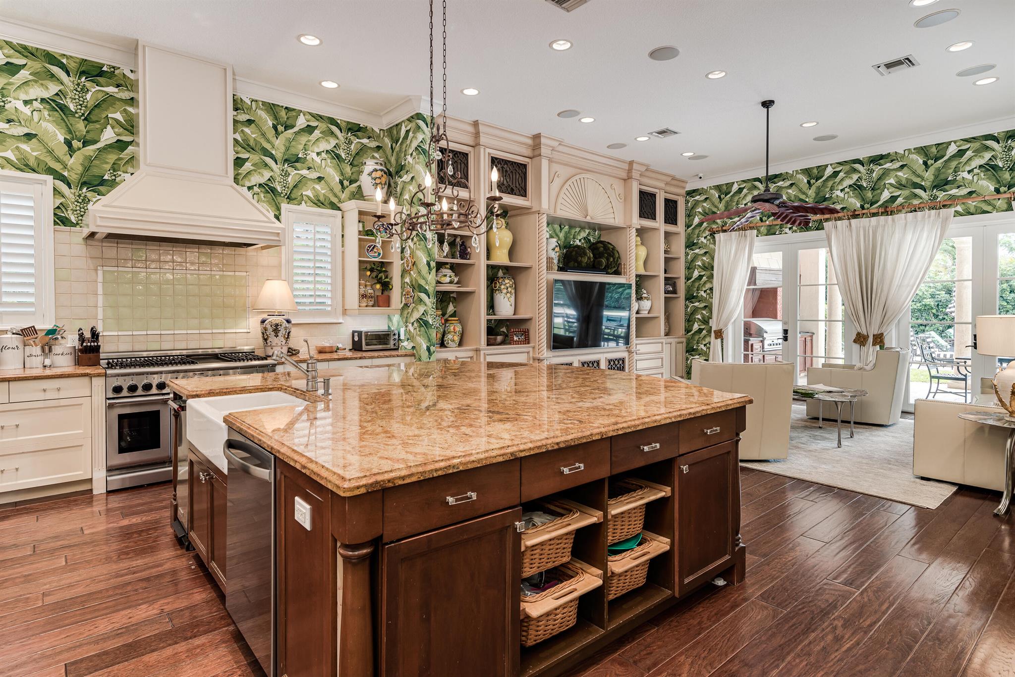 BONIELLOS ACRES - Residential