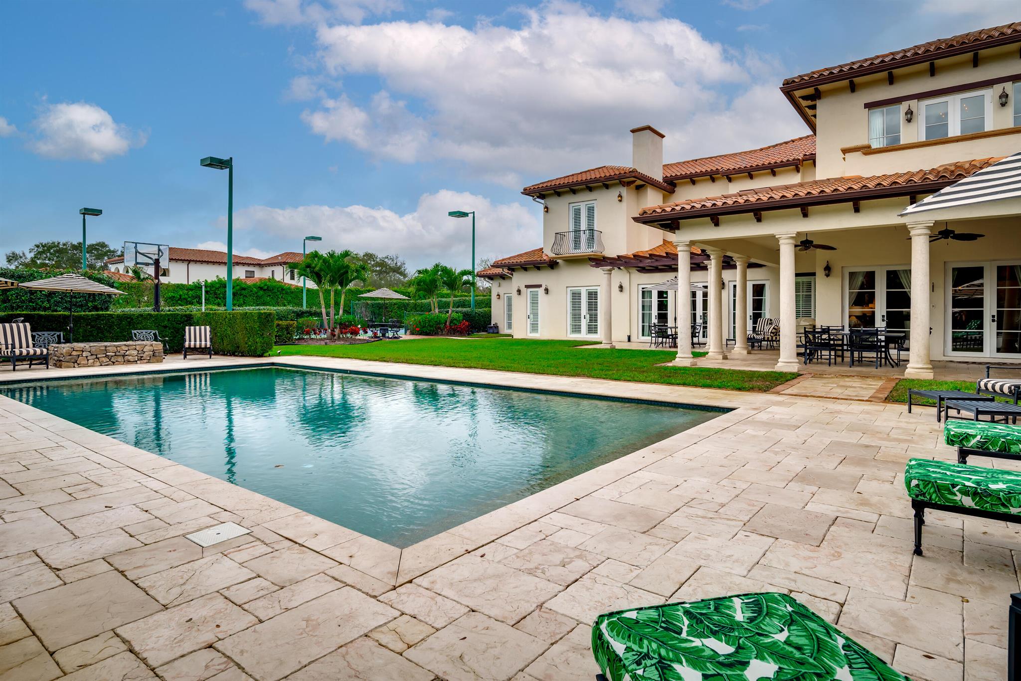 BONIELLOS ACRES - Residential