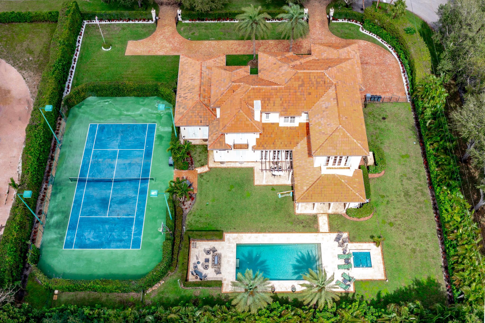 BONIELLOS ACRES - Residential