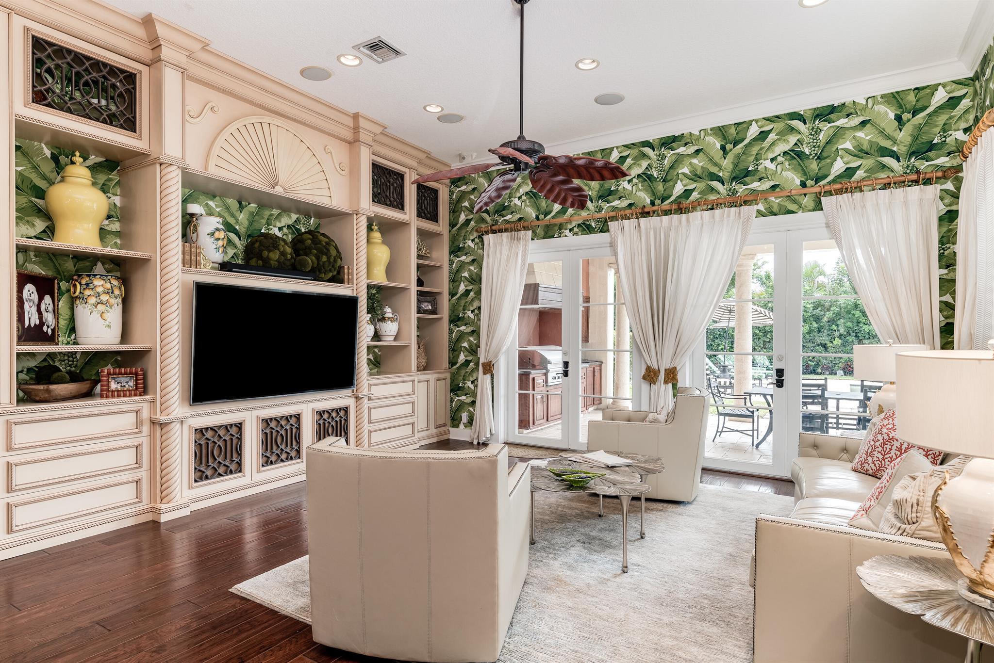 BONIELLOS ACRES - Residential