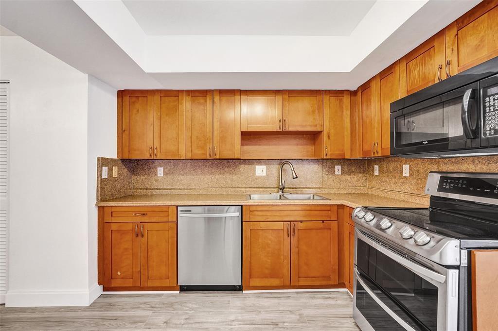 TOWNHOUSES OF EMERALD HIL - Residential Lease